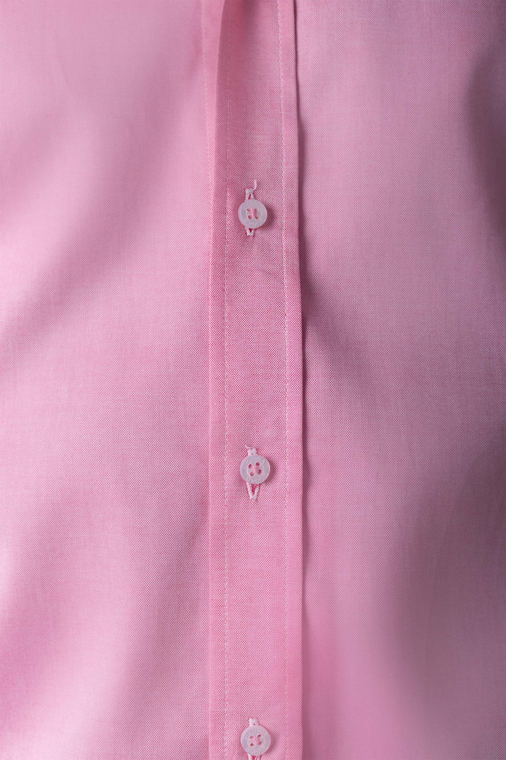 modelo con camisa rosa Colección la isla